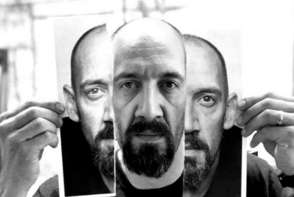 „Egyszerűen lepasszolom a nemzetiségi kérdéseket” – Ciugulitu Csaba színésszel beszélgettünk