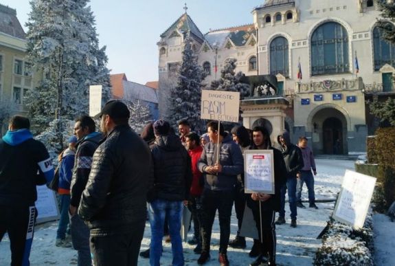 FRISSÍTVE - Dorin Florea lemondását követelték roma tüntetők Marosvásárhelyen