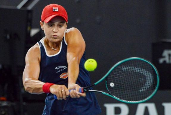 Barty nehezen, Federer könnyen hozta első meccsét az Australian Openen
