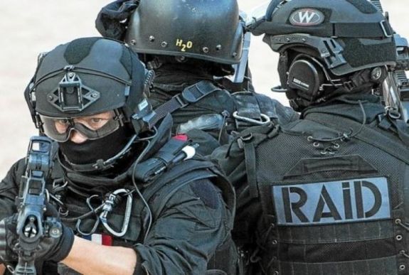 Őrizetbe vettek terrorizmus miatt hét embert a franciaországi Bretagne-ban