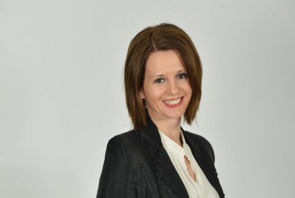 Rádiós riporterből tévés hírbemondó – Molnár Imola az Erdély TV új híradós arca