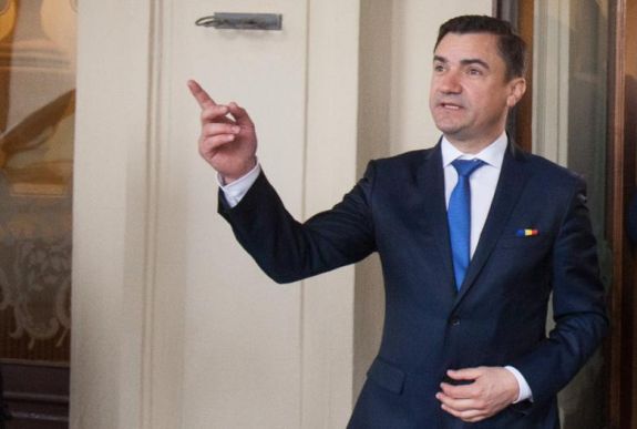 Súlyos bírságot kapott a más nemzeteket gyalázó moldvai polgármester