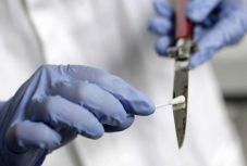 Egy tizenhárom éves lány hátba szúrta iskolatársát Esztergomban