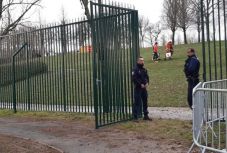 Késsel támadt járókelőkre egy férfi Párizsban