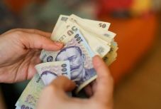 Bár törvény van róla, a kormány nem duplázza meg a gyermekpénzt