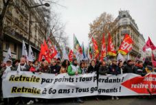 Francia nyugdíjreform: megkezdődtek az egyeztetések a kormány és a szakszervezetek között