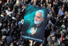 Ötvenhat embert halálra tapostak: később kezdték meg Kászim Szulejmáni temetését