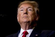 Új szakaszba lépett a Trump elleni alkotmányos felelősségre vonási eljárás