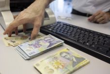 Hivatalos: el akarja halasztani a kormány a gyermekpénz megduplázását