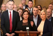 Három év szünet után újjáalakulhat az észak-írországi önkormányzatiság