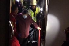 Tűz ütött ki egy besztercei panelházban, egy férfi meghalt, öt személy kórházba került