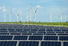 Hatalmas összegeket nyújt a tiszta energiaforrásokra történő átálláshoz az EB