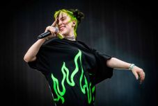 Billie Eilish énekli az új James Bond-film címadó dalát