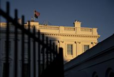 Kényszerszabadságra küldték a Fehér Ház európai kérdésekkel foglalkozó tanácsadóját