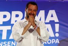A Liga szenátorai megszavazták Matteo Salvini bíróság elé állítását