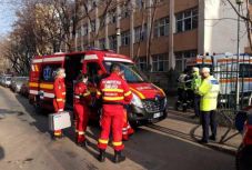 Tömeges rosszullét egy bukaresti iskolában: gondatlanságból elkövetett testi sértés miatt vizsgálódnak