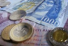 Árfolyammélyponton a forint az euróval szemben