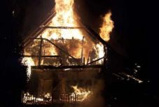 Porig égett egy menedékház a Kudzsiri-havasokban