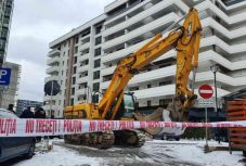 Kisfiával a karjában zuhant le a tizedik emeletről egy brassói férfi