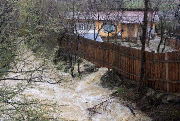 Máris árvízveszélyt hozott a lezúduló csapadék