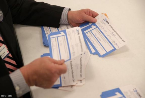 Káoszba fulladt az első demokrata előválasztás az Egyesült Államokban