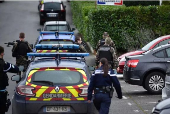 Az Iszlám Állam nevében késelt a franciaországi támadó