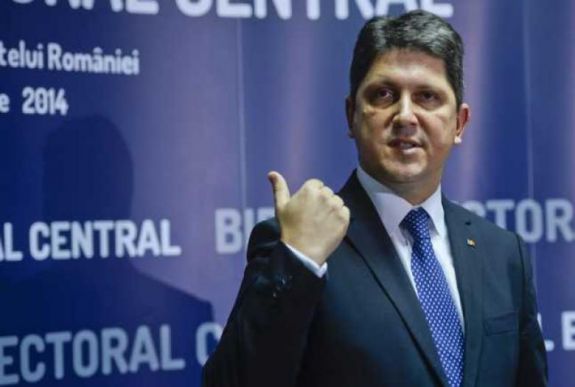 Corlăţean szerint őt bízták meg a szenátus ügyvivő elnöki teendőivel