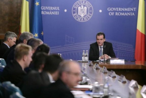 Precedens nélküli: egyetlen ülésen 25 sürgősségi rendeletet fogadott el a kormány