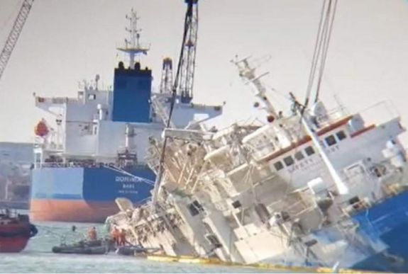 Megkezdik a tavaly novemberben felborult juhszállító hajó kiemelését