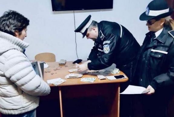 Nem bomba volt a gyanús táskában, hanem rengeteg pénz