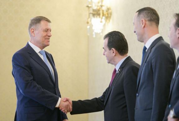Az előre hozott választásokról egyeztet Johannis a liberálisokkal