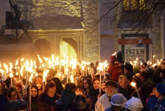 Kolozsvár ismét zenés-fáklyás felvonulással ünnepli Mátyás király születésnapját