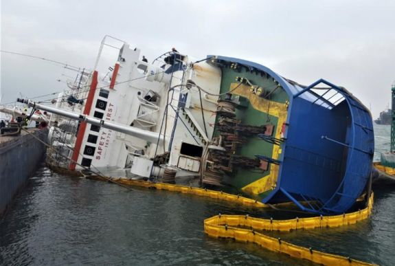 Hétfőn partot érhet a juhtetemekkel teli midiai hajóroncs