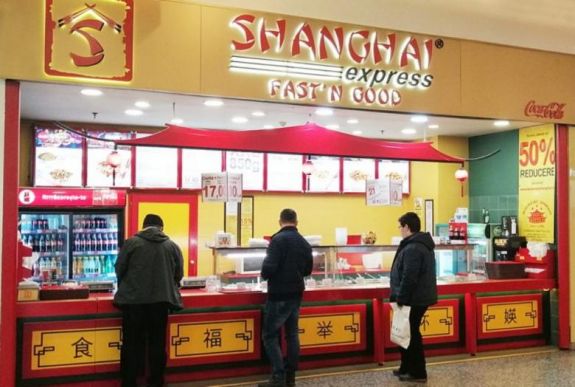 „Akkor ebbe most koronavírust főztetek?” –  Nem pánikolnak, viccelődnek a kínaiakkal a kolozsváriak