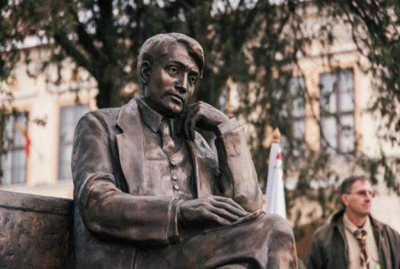 Vita bontakozott ki Zilahon Ady Endre ülőszobra felállításának törvényességéről