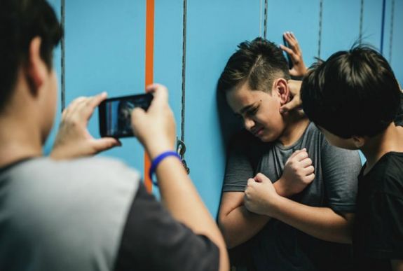 Mit tehetünk szülőként az iskolai bántalmazás ellen? 