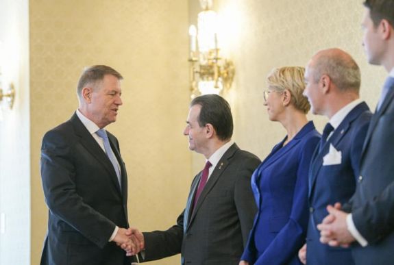 FRISSÍTVE - Kormányalakítás: a PNL Johannisra bízza a döntést, a PSD szakértői kormányt javasol