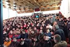 Zajlik a gyergyóditrói falugyűlés: a Srí Lanka-i pékek jelenléte a téma