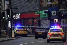 FRISSÍTVE - „Terrorizmushoz kötődő” támadás volt vasárnap Londonban