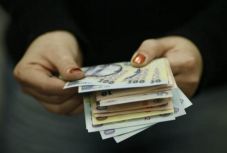 Elutasította a szenátus a gyermekpénz megduplázásának elhalasztását előíró tervezetet