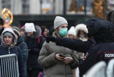 Az oroszok katonai gépekkel szállítják haza állampolgáraikat Kínából