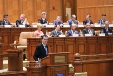 Szerdán vitázik és szavaz a parlament a bizalmatlansági indítványról