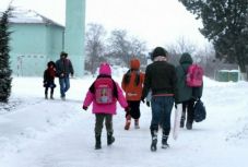 Hat megye összes iskolájában szünetel az oktatás a hóviharok miatt