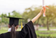 Ingyenes lesz ezentúl a külföldi egyetemeken szerzett diplomák honosítása