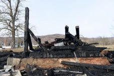 FRISSÍTVE – Egy 18 éves helybélit gyanúsítanak a héderfájai harangláb felgyújtásával