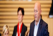 Bíró Béla: A politika végnapjai?