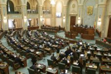 Hétfőn 47 törvénytervezetet fogadott el hallgatólagosan a szenátus 