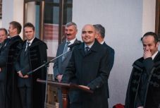 Alkotmánybírósággal fenyegetőzik a PMP a tanügyi törvény „magyar” módosításai miatt