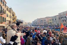 Megkezdődött a turisták kamerás számlálása Velencében