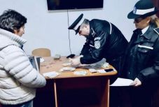 Nem bomba volt a gyanús táskában, hanem rengeteg pénz